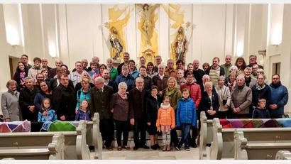 Bild: Andrea Olbrich/exb
Zahlreiche Paare feiern beim Ehejubiläumsgottesdienst in Waidhaus die vielen gemeinsamen Jahre.