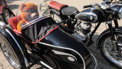 Bild: ge
Der Teddy fühlte sich im DKW-Gespann von 1954 pudelwohl.