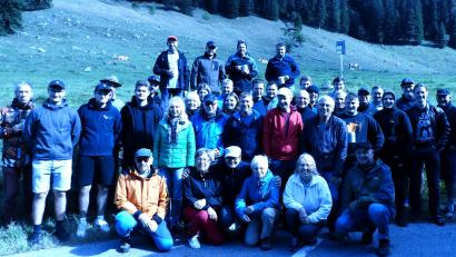 Bild: no
Die Teilnehmer der Bergtour beim Gruppenfoto im Spitzingsee-Gebiet: Vorne links knieend der Reiseleiter und Hauptorganisator Albert König.