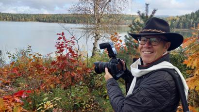 Bild: bl
Fotojournalist Gerhard Götz kann sich mit 70 noch immer für die schönen Dinge des Lebens begeistern.