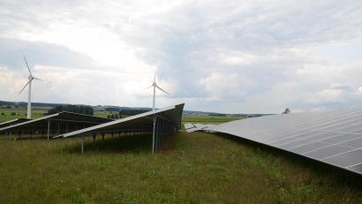 Bild: ak
Seit dem Frühjahr ist der Bürgersolarpark Speichersdorf bei Teufelhammer offiziell in Betrieb.