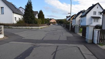 Bild: bnr
Die Sanierung der Neunaigener Straße in Wernberg-Köblitz wird im April 2024 beginnen und soll sich bis Oktober 2025 hinziehen.