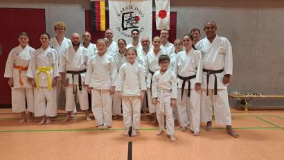 Bild: Dieter Baller/exb
Die Platzierten und Teilnehmer an den Stadtmeisterschaften im Karate.