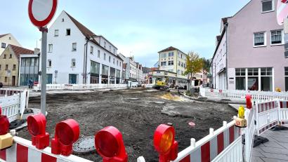 Bild:  Götz
Die Umgestaltung des Schlesierplatzes macht eine Komplettsperrung für den Verkehr nötig.