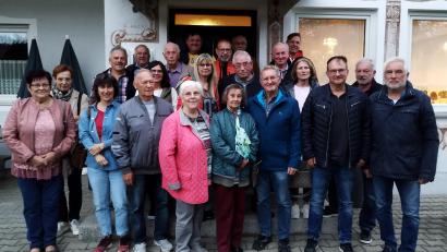 Bild: Dirscherl/exb
Die Ehemaligen der Pfalzgraf-Johann-Kaserne dankten Wolfgang Stengel (Sechster von rechts) für die Organisation.