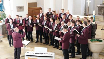Bild: mab
Stimmgewaltig präsentiert sich der Männergesangsverein 1895 Pleystein beim Kirchenkonzert in der Pfarrkirche.