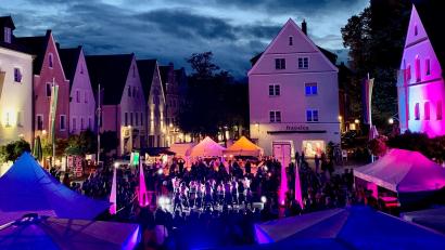 Bild: Gabi Schönberger
Der Startschuss für "Kunstgenuss bis Mitternacht" in Weiden ist gefallen.