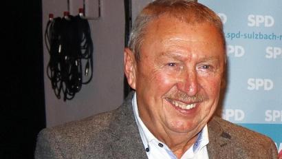 Bild: mfh
Die SPD will mit einer weiteren Amtszeit von Michael Göth die 1964 begonnene Ära der SPD-Bürgermeister fortsetzen. Von links Achim Bender, Bettina Moser, Jörg Jäger, Stadtoberhaupt Michael Göth mit seiner Ehefrau Elisabeth Winter-Göth, Thomas Steiner und Hildegard Geismann.