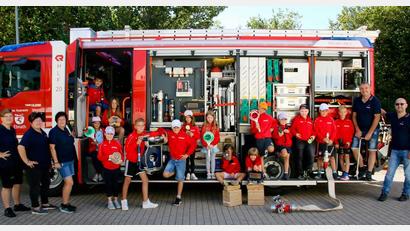 Bild: FFW Ebnath/exb
Die "Löschzwerge" der Feuerwehr Ebnath freuen sich über neue Ausrüstung.