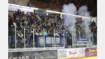 Bild: Tobias Neubert
Rund 1800 Zuschauer waren am Familientag beim Heimspiel der Blue Devils gegen Passau.