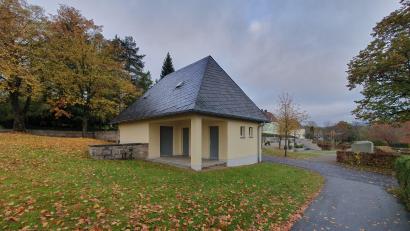 Bild: kaz
Die Toiletten auf dem Friedhof in Erbendorf werden auch weiterhin nur zu kirchlichen Festen und Beerdigungen geöffnet sein.