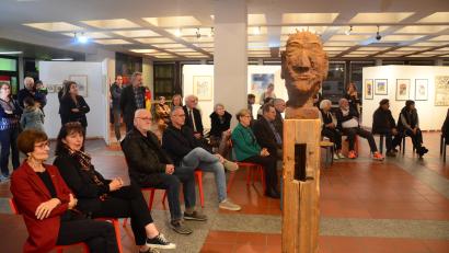Bild: Kunz
In Anwesenheit vieler Gäste eröffnet der Oberpfälzer Kunstverein am Samstagabend die Herbstausstellung.