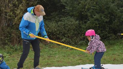 Bild: mrr
Die vierjährige Amira Fleischmann aus Rieden zeigt sich vollen Einsatz beim Mattenskikurs.