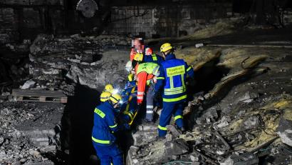 Bild: Petra Hartl
Die Maxhütte als verfallenes Stahlwerk ist nicht nur ein geradezu mystischer Ort, es ist dort auch sehr gefährlich. Für die Retter bot die Umgebung zahlreiche Gefahren, Hindernisse und besondere Herausforderungen.