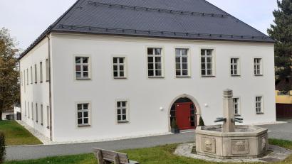 Bild: fla
Verschiedene Mängel am und im Schloss sind bereits behoben. Die Fluchttreppe fehlt allerdings noch immer.