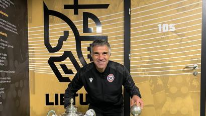 Bild: fph/exb
Gino Lettieri, ehemaliger Trainer am Weidener Wasserwerk, hat mit dem FK Panevezys in Litauen eine Rekordsaison hingelegt.