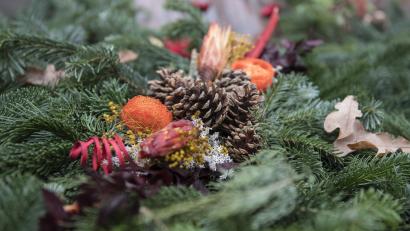 Bild: Robert Günther
Viele der traditionell verwendeten Materialien findet man im Garten oder auch in der Natur.