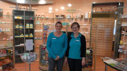 Bild: pop
Für die Apotheke Alte Post in Schmidmühlen gibt es keine Nachfolge. Apothekerin Eva Feuerer (rechts) und die pharmazeutisch-technische Assistentin Maria Spandl bedauern das Aus.