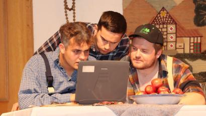 Bild: Franziska Baier/exb
Mit dem Stück „Endlich san d’Weiber furt“ ist der Theatergruppe Pertolzhofen ein Volltreffer gelungen.