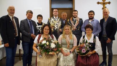 Bild: R. Kreuzer
Die Könige und Schützenliesl der Schützengesellschaft "Freiheit" Neunkirchen.