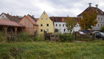 Bild: bö
Die Marktgemeinde Schmidmühlen startet noch heuer beim Hammerschloss den Bau eines Hopfengartens und legt im Umfeld von Schloss und Probenheim der Blaskapelle St. Ägidius Parkplätze an. Mit der Fertigstellung rechnet man bis Mitte 2024.