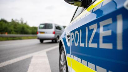 Symbolbild: Guido Kirchner/dpa
Die Bundespolizisten in Waidhaus griffen einen Mann auf, der seit drei Jahren seine Justizschulden nicht beglichen hatte.