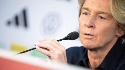 Bild: Sebastian Gollnow/dpa
Hat sich mit dem DFB auf eine Vertragsauflösung geeinigt: Martina Voss-Tecklenburg.