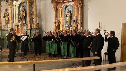 Bild: pop
Die Jagdhornbläser aus Burglengenfeld gestalten die Hubertusmesse in Schmidmühlen musikalisch mit.