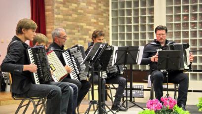 Bild: whü
Aufhorchen ließ beim Herbstkonzert der FGV-Musikschule auch das Akkordeonensemble.