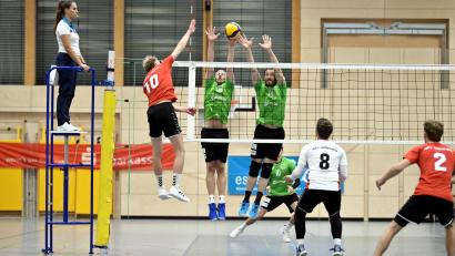 Archivbild: Hubert Ziegler
Der VC DJK Amberg – im Bild Milan Dornhöfer (hinten links) und Lukas Schröder (hinten rechts) – verlor gegen den TSV Mühldorf klar.