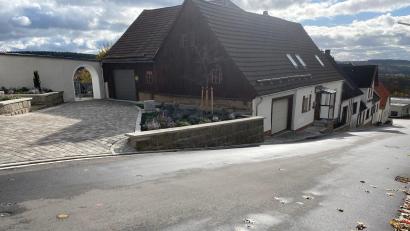 Bild: Josef Glas
Die fertig gestellte Hintere Gasse mit Friedhofsvorplatz.