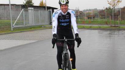 Bild: prh
Enrico Knobloch fährt das ganze Jahr über bei fast jedem Wetter mit seinem Fahrrad von Weiden zu seiner Arbeitsstelle nach Neuhaus.