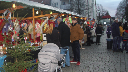 Archivbild: wro
Der Adventsmarkt in Wiesau geht immer am ersten Adventssamstag über die Bühne.