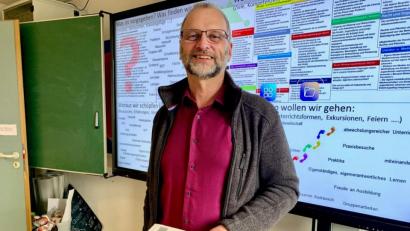 Bild: Gabi Schönberger
Karlheinz Binner hat als Leiter der Caritas-Fachakademie für Sozialpädagogik dort unter anderem die Teilzeitausbildung eingeführt. Nach elf Jahren gab er seine Führungsposition im Sommer auf, um mehr von dem zu machen, was ihm wichtig ist: Unterricht.