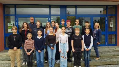 Bild: Susanne Wagner/exb
In einer Feedbackrunde am Gymnasium in Nabburg berichten Schüler über ihre Erfahrungen bei der .Begabten- und Interessiertenförderung.