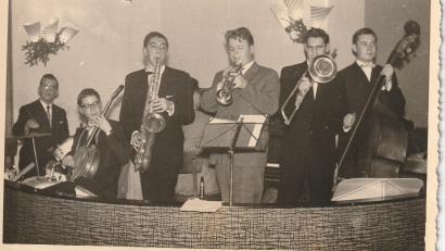 Repro: Fritz Schöberl/exb
Jazzin‘ Babies spielen im Januar 1961 beim Casino-Ball. Von links: Peter Storg (Schlagzeug),Gerd Walther (Banjo), Eberhard Brandl (Klarinette), Peter Enghard (verdeckt; Klavier), „Bullo“ Rahm (Trompete), Fritz Schöberl (Posaune), Günther Rass (Bass).
 