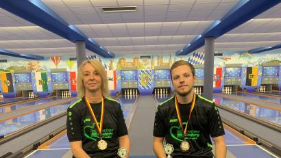 Bild: fpoz
Birgit Schampera und Benedikt Ronz vom SKC Hard sind Deutscher Tandem-Meister bei den Freizeit-Keglern.