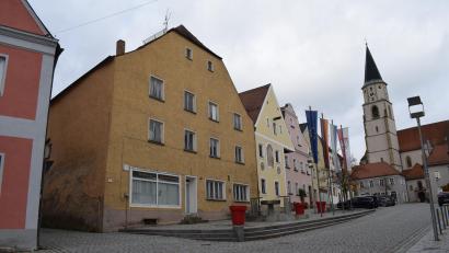 Bild: bnr
Die Wiederbelebung von Leerständen im Ortskern und das Schließen von Baulücken will das staatliche Förderprogramm "Innen vor Außen" durch die Bereitstellung von Fördermitteln unterstützen.