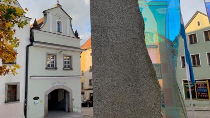 Bild: Gabi Schönberger
Das Neustädter Rathaus schimmert äußerlich im freundlichen Licht. Der Sitzungssaal war am Dienstagabend im Stadtrat allerdings nicht in so beschaulicher Stimmung.