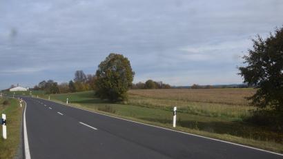 Bild: fz
Rechts der Staatsstraße nach Windischeschenbach, im Hintergrund Klobenreuth, soll auf 4,64 Hektar eine Photovoltaikanlage entstehen.
