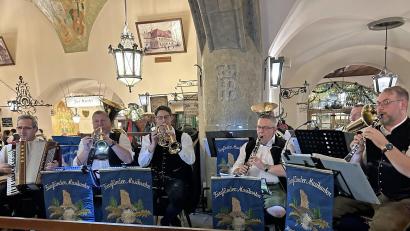Bild: Andreas Royer
Schon zum wiederholten Mal spielten die Birgländer Musikanten im Hofbräuhaus in München zünftig auf.