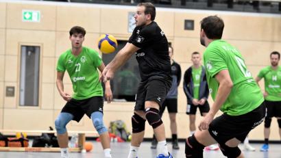 Bild: Hubert Ziegler
Spielertrainer Florian Birner (Mitte) und der VC Amberg gastieren am Samstagabend bei der VGF Marktredwitz.