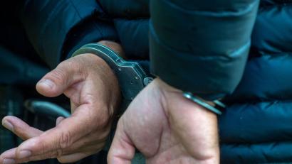 Symbolbild: Stefan Sauer/dpa/Illustration
Ein durch die Staatsanwaltschaft Stuttgart gesuchter 38-Jähriger ging einer Streifenbesatzung der Polizeiinspektion Waldsassen am Mittwochnachmittag ins Netz.