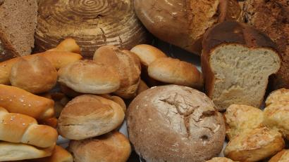 Bild: Wolfgang Steinbacher
Nicht vom Bäcker, sondern alles selbst gemacht, im ganz normalen Backofen: Christine Loos aus dem Landkreis Amberg-Sulzbach bäckt gern und regelmäßig Brot und Semmeln.