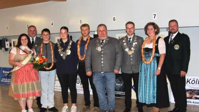 Bild: wro
Bei der Königsproklamation beim Schützenverein Schönhaid wurden Königs- und Wurstketten an die neuen Regenten und ihre Vorgänger übergeben.