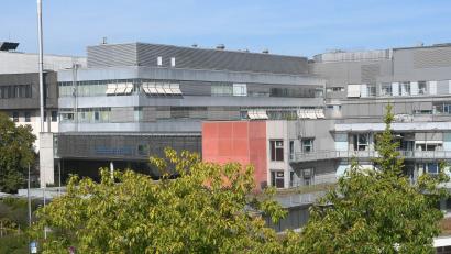 Bild: Gabi Schönberger
Das Klinikum Weiden steht vor einer Umstrukturierung. Lange wird sie nicht auf sich warten lassen, doch wie sie aussieht ist, ist noch nicht bekannt.