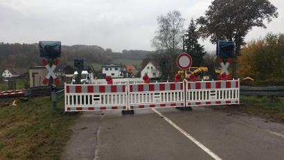 Bild: ihl
Der Bahnübergang Haindorf ist gesperrt. Gleise werden ausgetauscht. Das Gleiche erfolgt parallel in Untersteinbach.