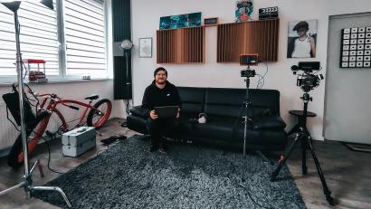 Bild: Christian Simmerl/exb
Um sicherer im Umgang mit Kamera-, Licht- und Tontechnik zu werden, hat Christian Simmerl aus Wildenreuth bei Erbendorf drei Videoporträts gedreht. Diese sind nun auf Youtube zu sehen.