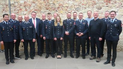 Bild: rha
Die Feuerwehr Vilseck hat einen neuen Vorstand (von links) Lothar Hasenstab, Reinhard Andraschko, Günther Ringelstetter, Peter Ziegler, Bürgermeister Hans-Martin Schertl, KBR Christof Strobl, Dominik Strobl, KBM Andreas Luber, Vorsitzende Christina Wolf, Tobias Tuchbreiter, Stephan Pröls, Karl Ruppert, Thomas Pröls, Markus Schertl, Gerald Kreuzer und Niklas Obermeier.