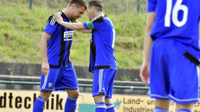 Archivbild: Hubert Ziegler
Johannes Kölbl (rechts) und der TuS Kastl schlagen den Tabellenführer SV Inter Bergsteig Amberg mit 2:1. Der Abstiegskampf in der Kreisliga Süd bleibt eng.
